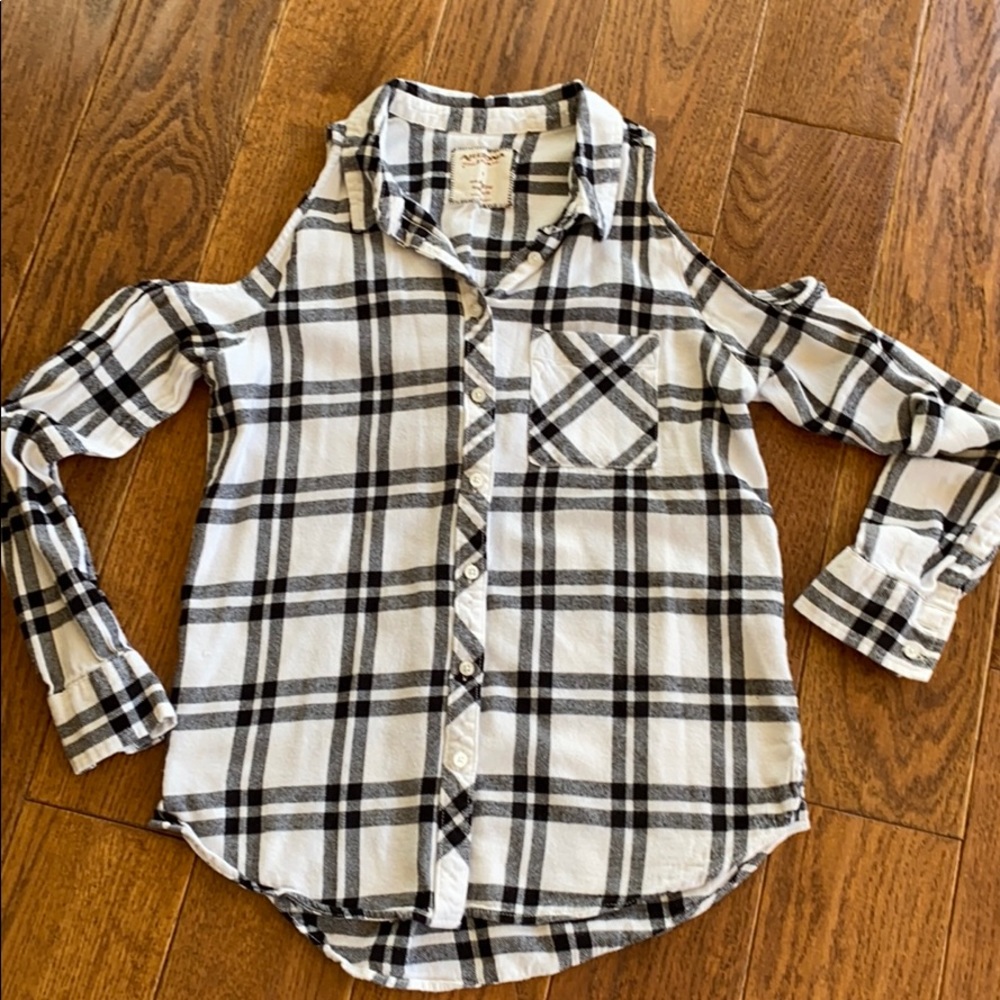 Cold shoulder black and white top